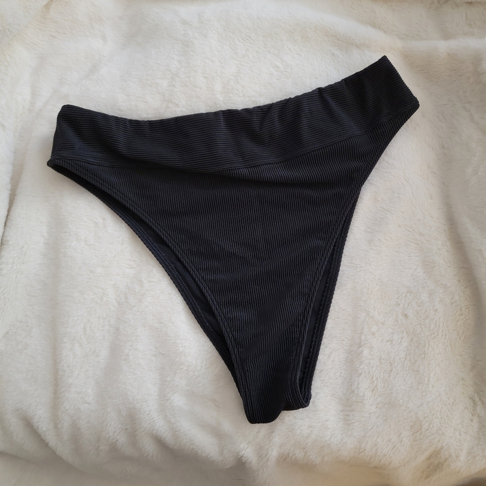 A&F Bikini Bottoms - M